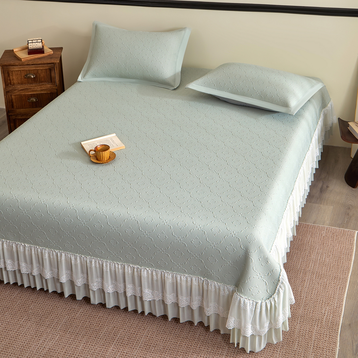 91家纺网 家纺一手货源 找家纺 瑞禾家纺 2026新款A类凉感豆豆床裙款凉席三件套-系列二 青柠鎏纹