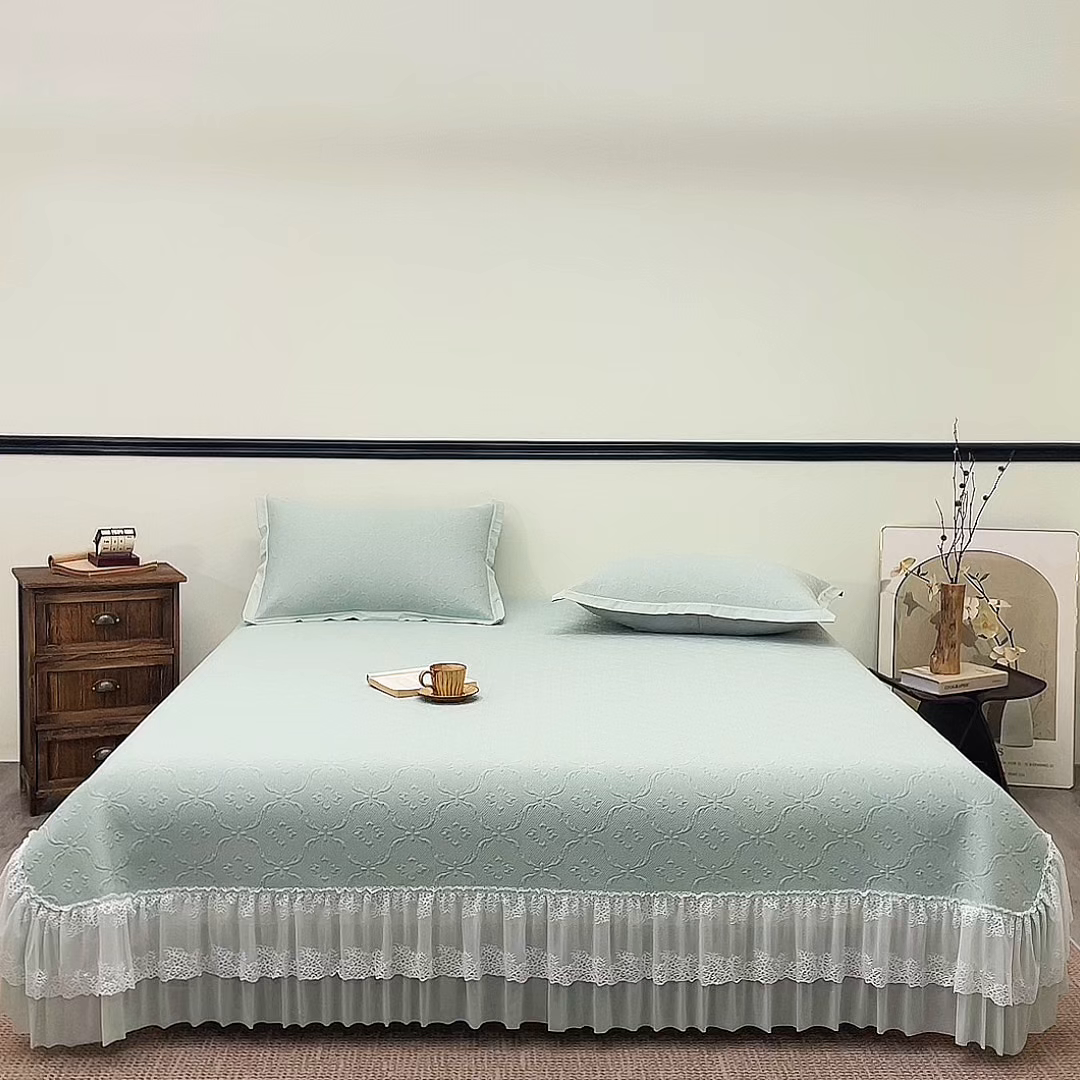 91家纺网 家纺一手货源 找家纺 瑞禾家纺 2026新款A类凉感豆豆床裙款凉席三件套-系列二 青柠鎏纹