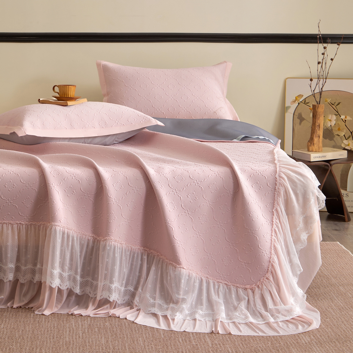 瑞禾家纺 2026新款A类凉感豆豆床裙款凉席三件套-系列二 柔粉鎏纹