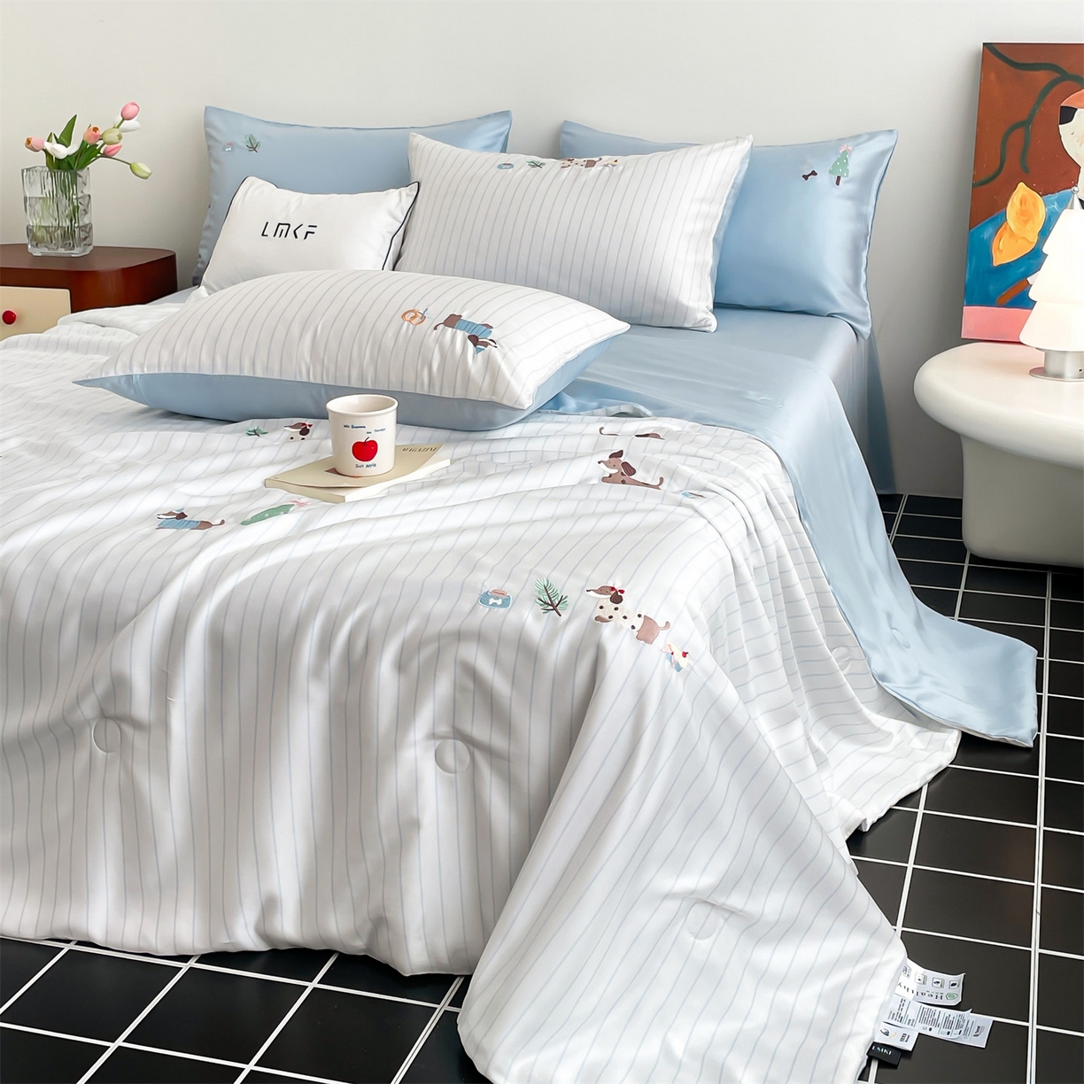 91家纺网 家纺一手货源 找家纺 蓝米卡夫 2026夏季新款60S兰精天丝刺绣夏被夏凉被空调被四件套-达克斯腊肠犬 腊肠犬-蓝