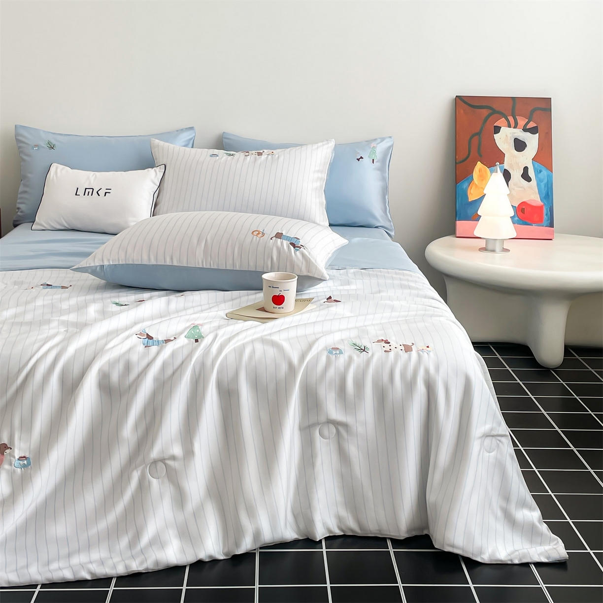 91家纺网 家纺一手货源 找家纺 蓝米卡夫 2026夏季新款60S兰精天丝刺绣夏被夏凉被空调被四件套-达克斯腊肠犬 腊肠犬-蓝