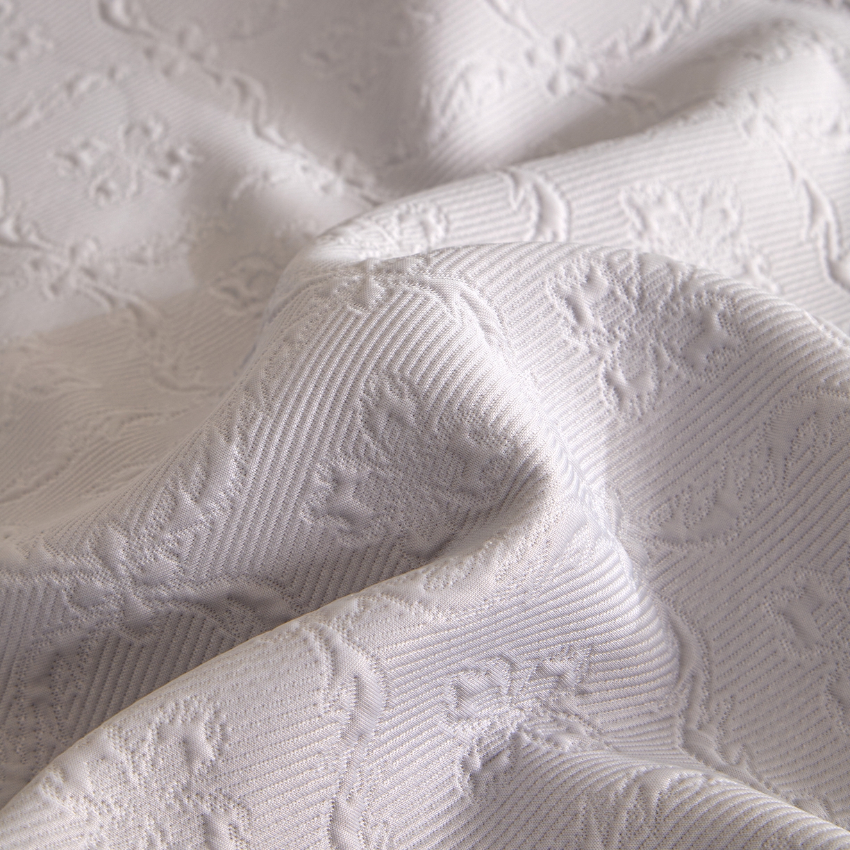 91家纺网 家纺一手货源 找家纺 瑞禾家纺 2026新款A类凉感豆豆床裙款凉席三件套-系列二 雾灰鎏纹