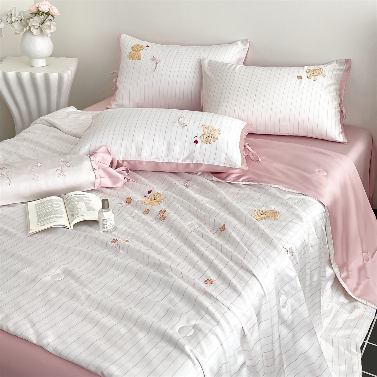 91家纺网 家纺一手货源 找家纺 （总）蓝米卡夫 2026夏季新款60S兰精天丝刺绣夏被夏凉被空调被四件套-幸运汪