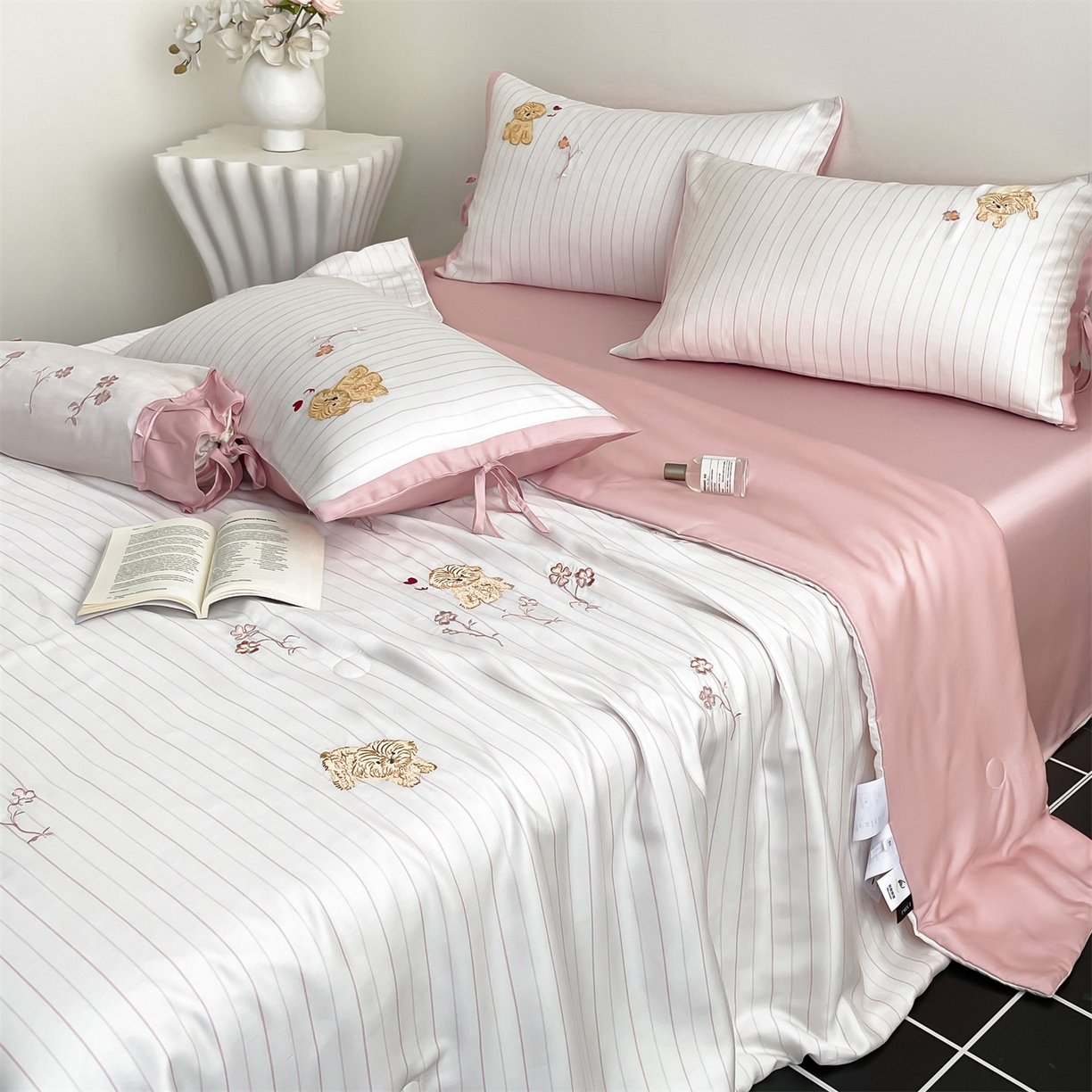 91家纺网 家纺一手货源 找家纺 （总）蓝米卡夫 2026夏季新款60S兰精天丝刺绣夏被夏凉被空调被四件套-幸运汪