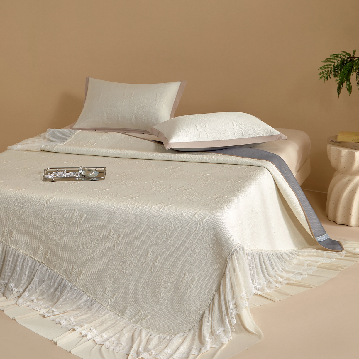 91家纺网 家纺一手货源 找家纺 （总）瑞禾家纺 2026新款A类凉感豆豆床裙款凉席三件套-系列一