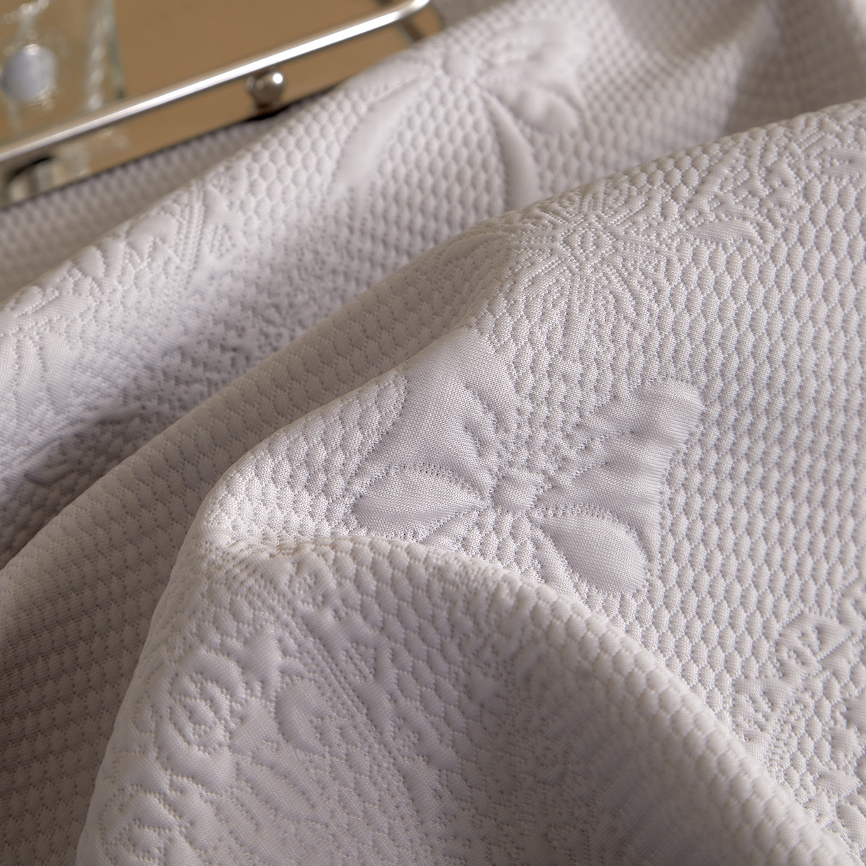 91家纺网 家纺一手货源 找家纺 瑞禾家纺 2026新款A类凉感豆豆床裙款凉席三件套-系列一 云灰蝶影-凉感床裙