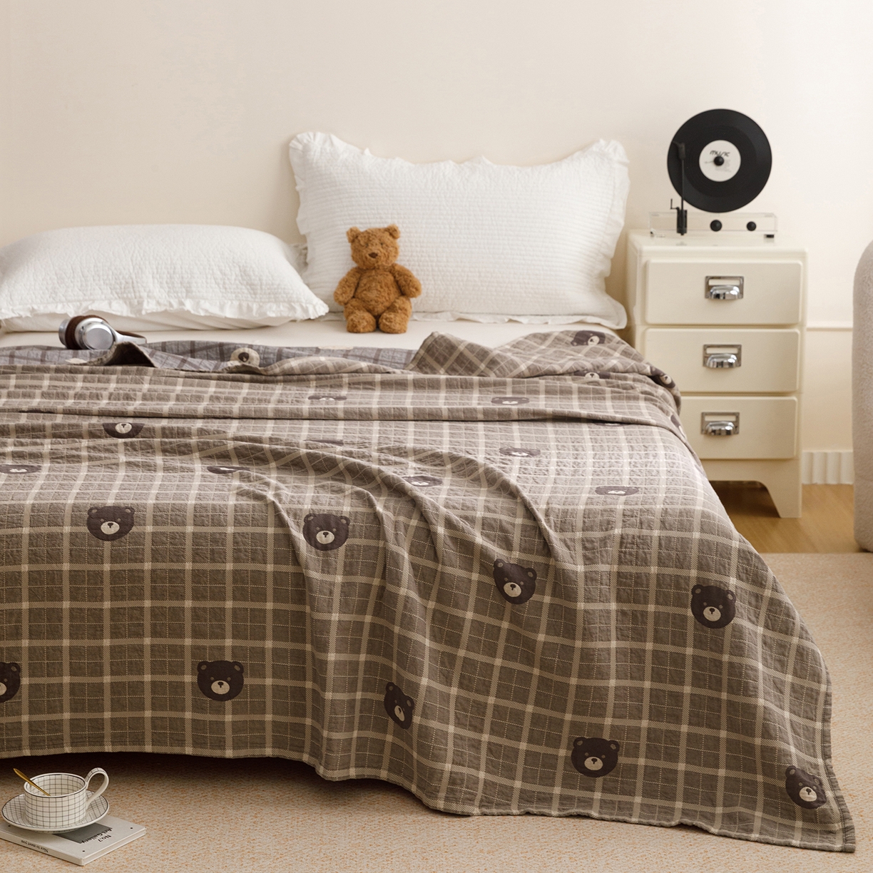 91家纺网 家纺一手货源 找家纺 悦然毛巾被 2026春夏新款水洗色织提花全棉纯棉纱布毛巾被盖毯休闲夏被毛毯 棕格熊语