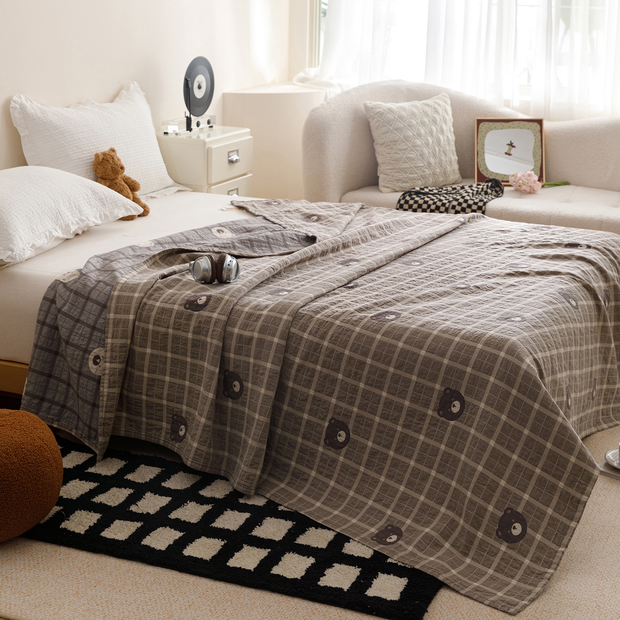 91家纺网 家纺一手货源 找家纺 悦然毛巾被 2026春夏新款水洗色织提花全棉纯棉纱布毛巾被盖毯休闲夏被毛毯 棕格熊语