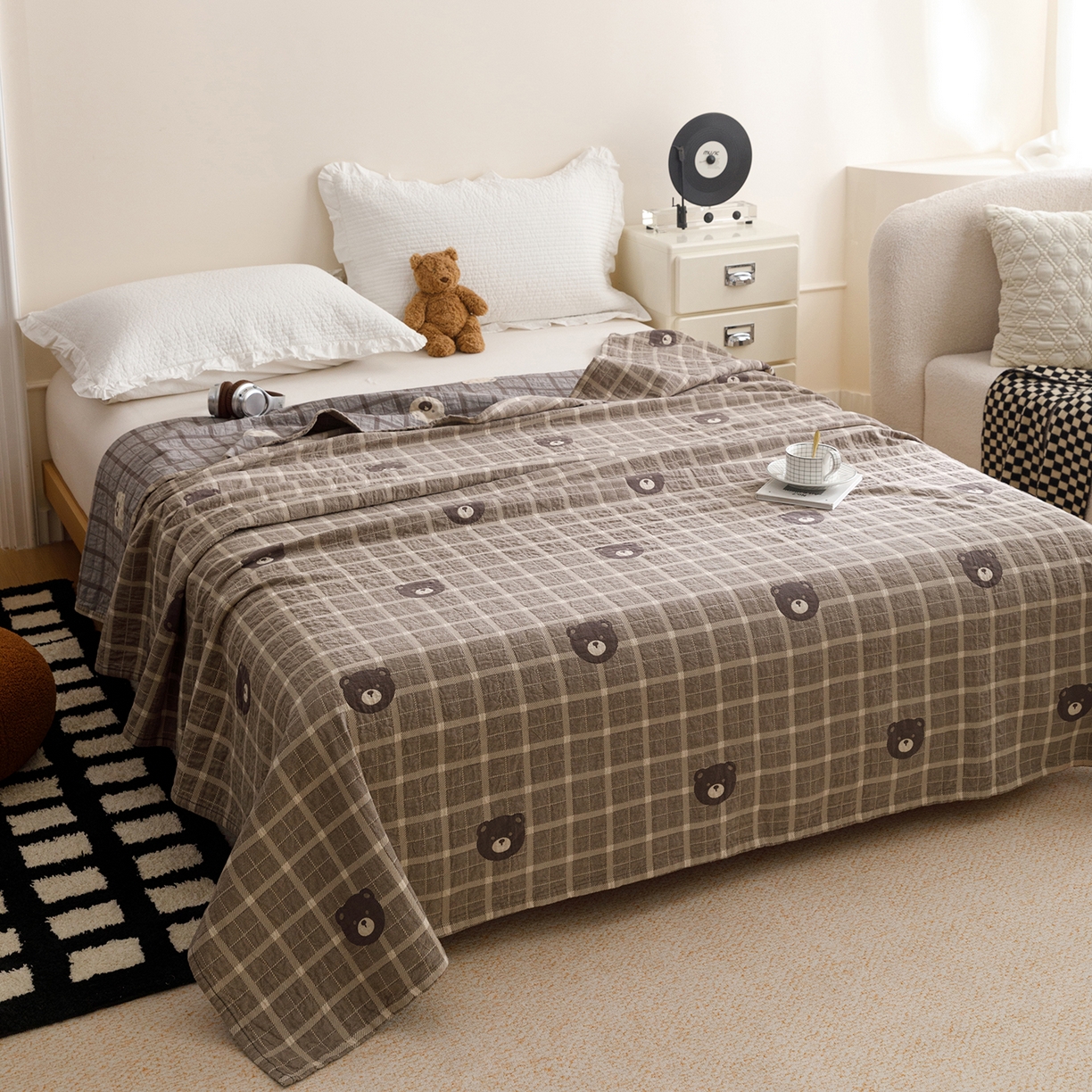 91家纺网 家纺一手货源 找家纺 悦然毛巾被 2026春夏新款水洗色织提花全棉纯棉纱布毛巾被盖毯休闲夏被毛毯 棕格熊语