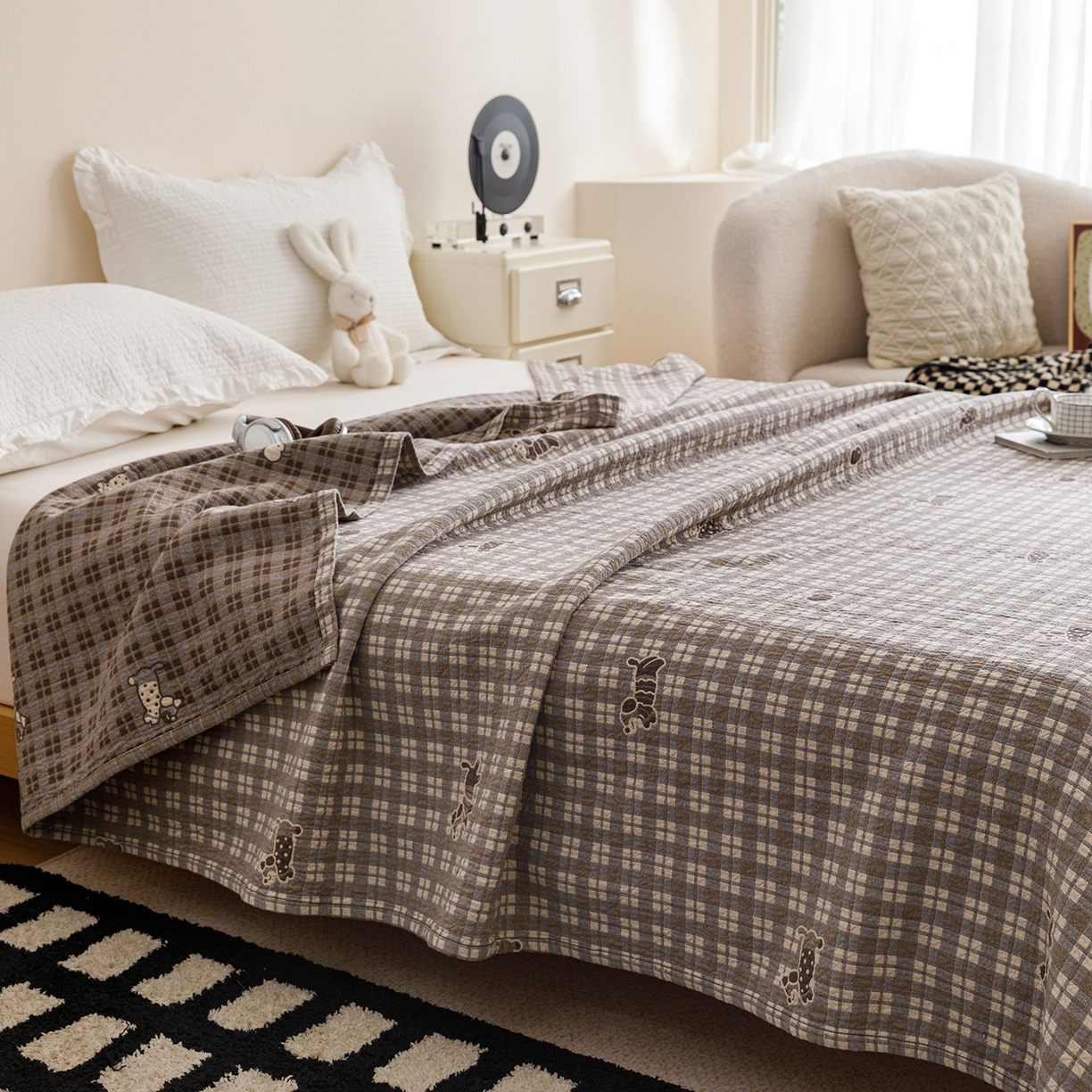 91家纺网 家纺一手货源 找家纺 悦然毛巾被 2026春夏新款水洗色织提花全棉纯棉纱布毛巾被盖毯休闲夏被毛毯 深格小狗