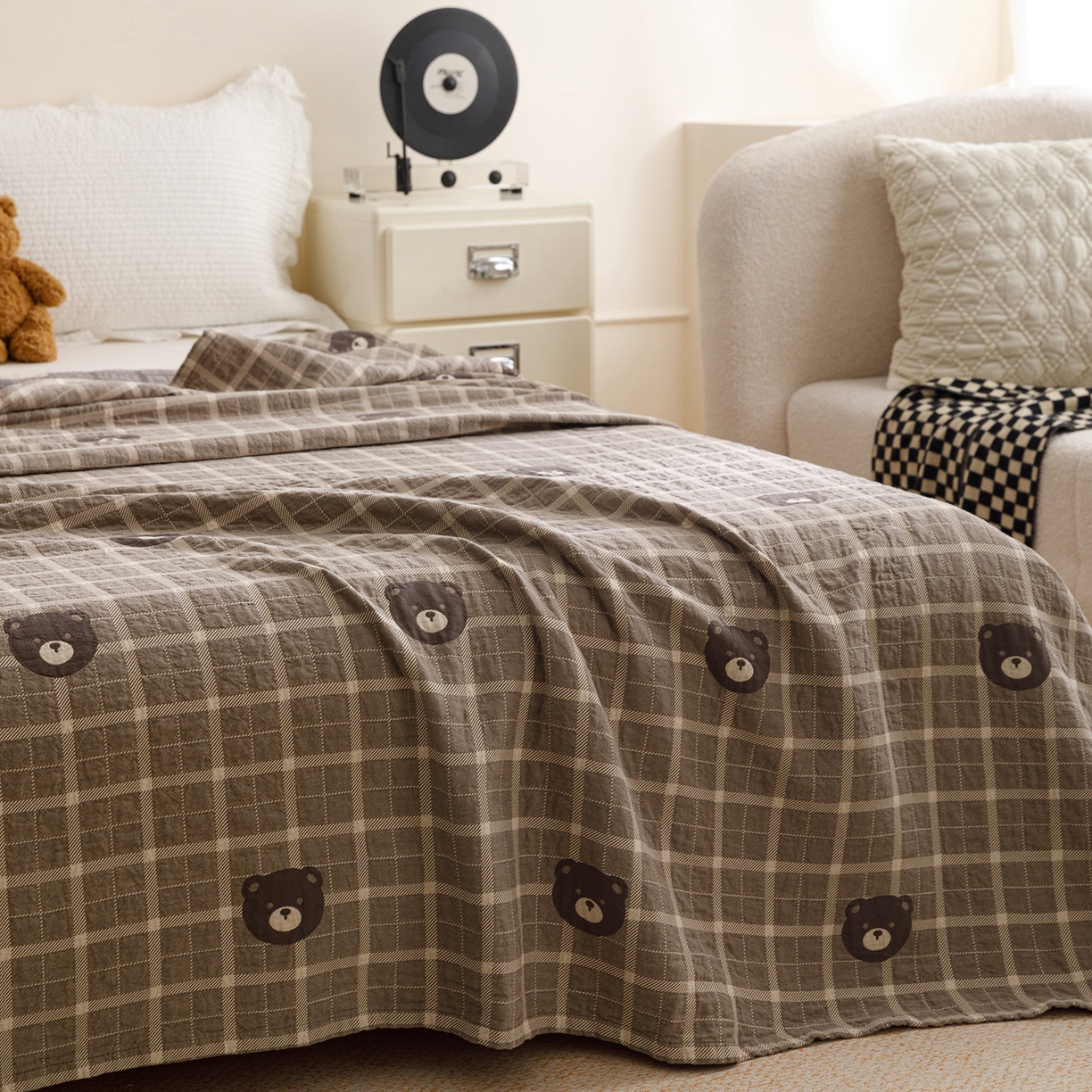 91家纺网 家纺一手货源 找家纺 悦然毛巾被 2026春夏新款水洗色织提花全棉纯棉纱布毛巾被盖毯休闲夏被毛毯 棕格熊语