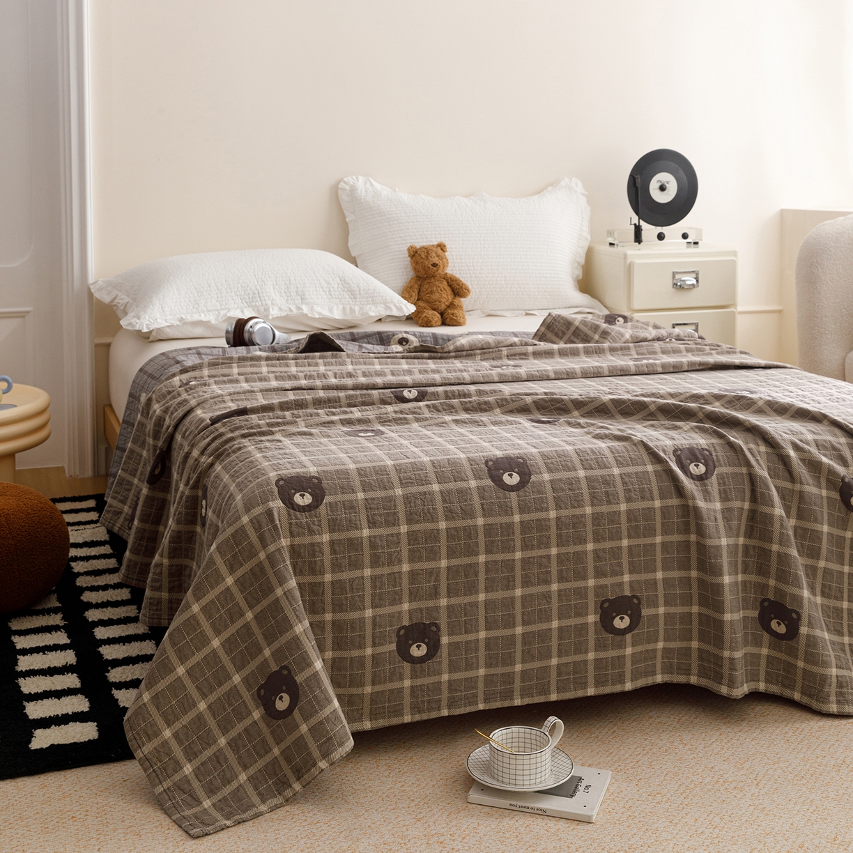 91家纺网 家纺一手货源 找家纺 悦然毛巾被 2026春夏新款水洗色织提花全棉纯棉纱布毛巾被盖毯休闲夏被毛毯 棕格熊语