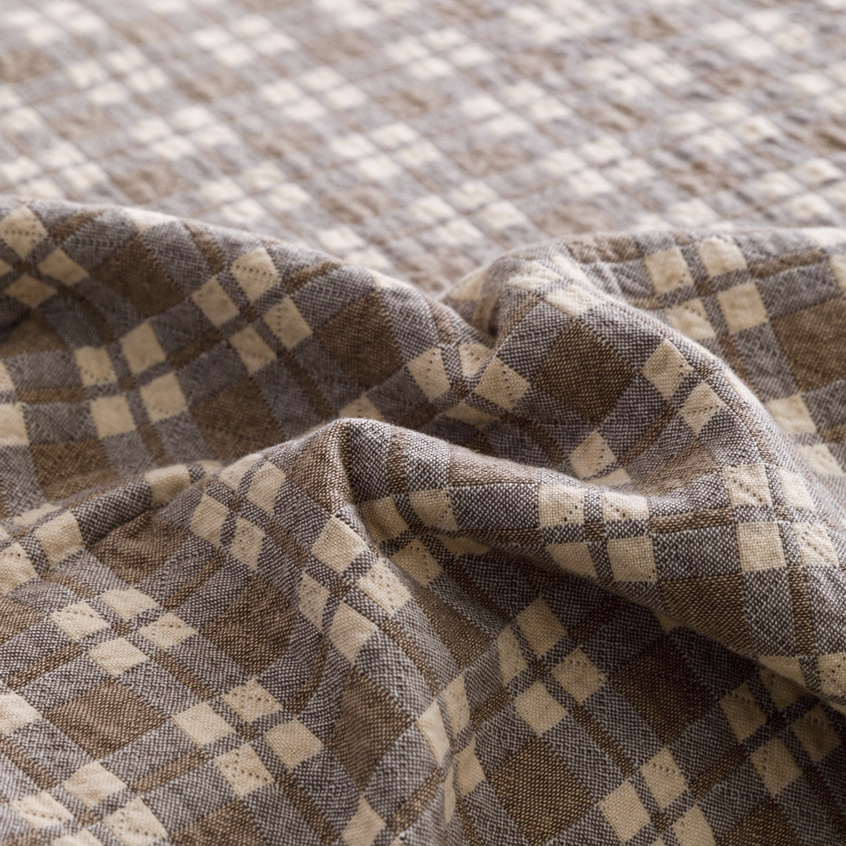 91家纺网 家纺一手货源 找家纺 悦然毛巾被 2026春夏新款水洗色织提花全棉纯棉纱布毛巾被盖毯休闲夏被毛毯 深格小狗