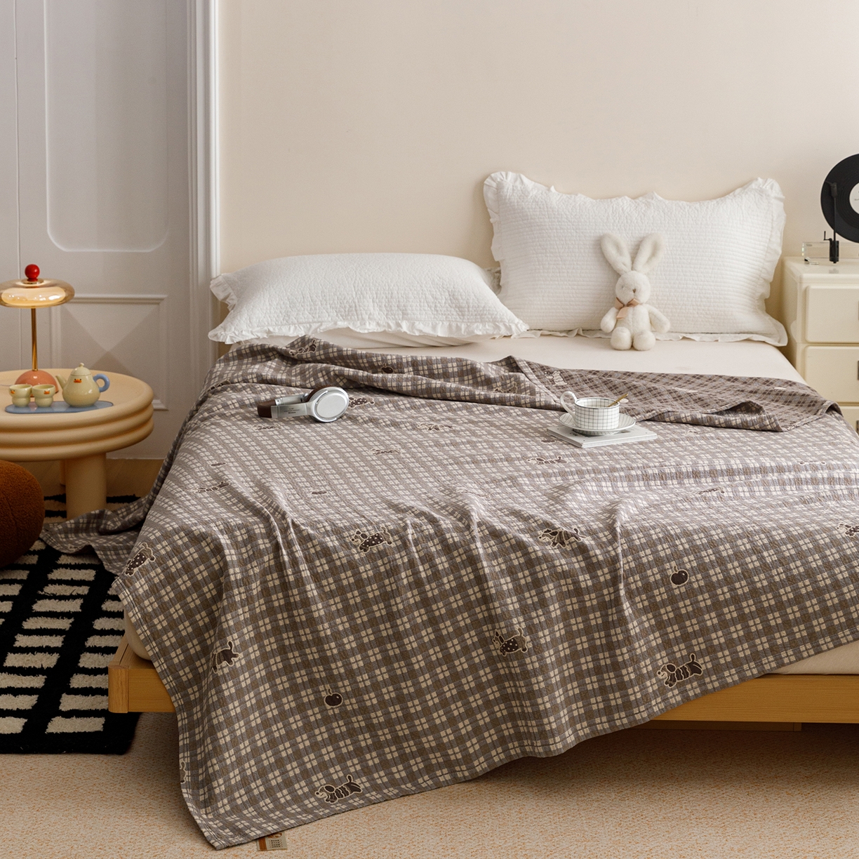 91家纺网 家纺一手货源 找家纺 悦然毛巾被 2026春夏新款水洗色织提花全棉纯棉纱布毛巾被盖毯休闲夏被毛毯 深格小狗