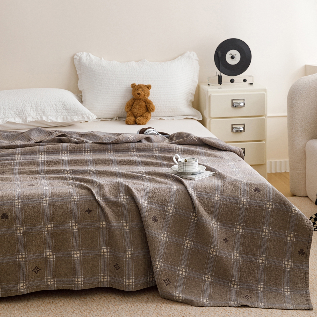 91家纺网 家纺一手货源 找家纺 悦然毛巾被 2026春夏新款水洗色织提花全棉纯棉纱布毛巾被盖毯休闲夏被毛毯 棕格星芒