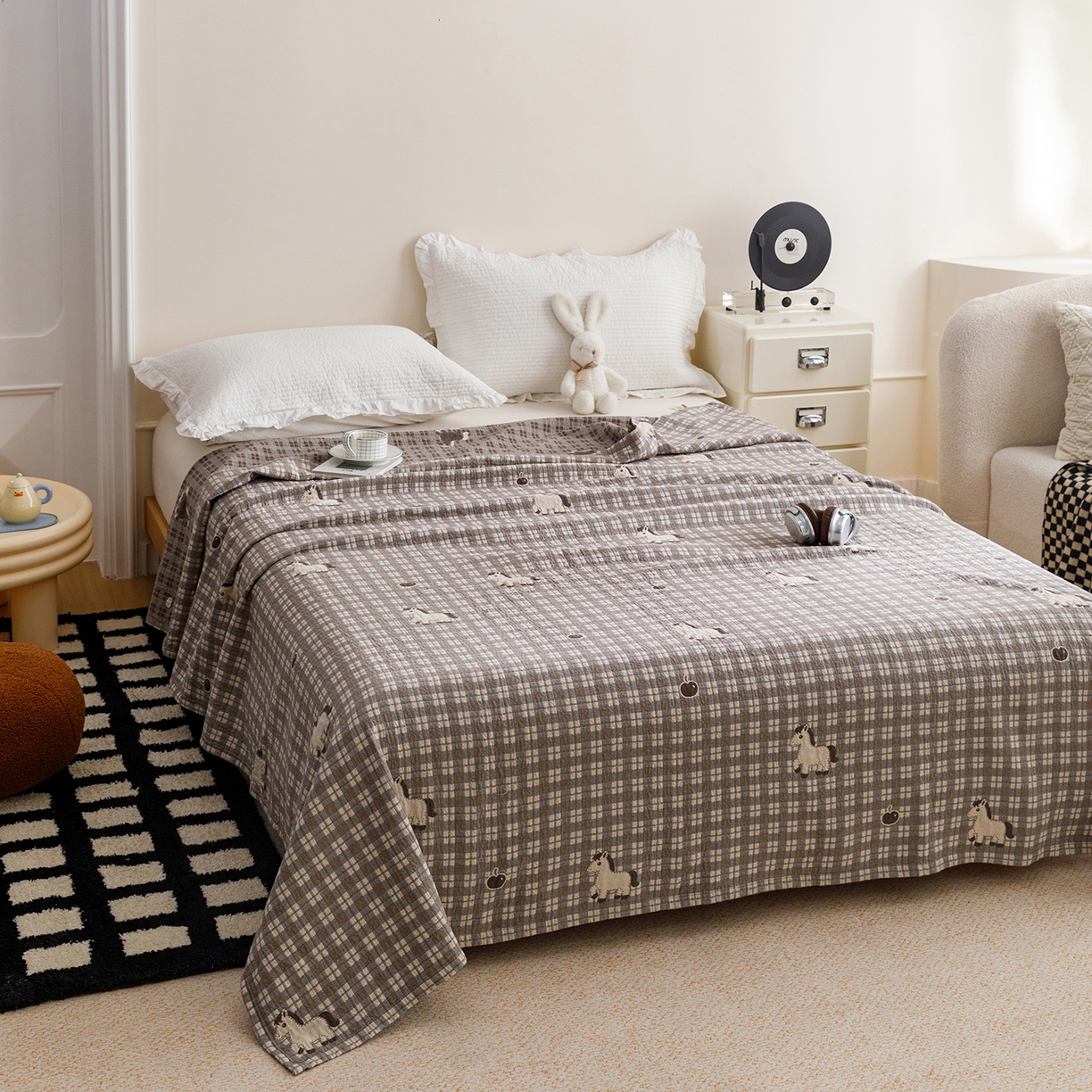 91家纺网 家纺一手货源 找家纺 悦然毛巾被 2026春夏新款水洗色织提花全棉纯棉纱布毛巾被盖毯休闲夏被毛毯 深格萌马