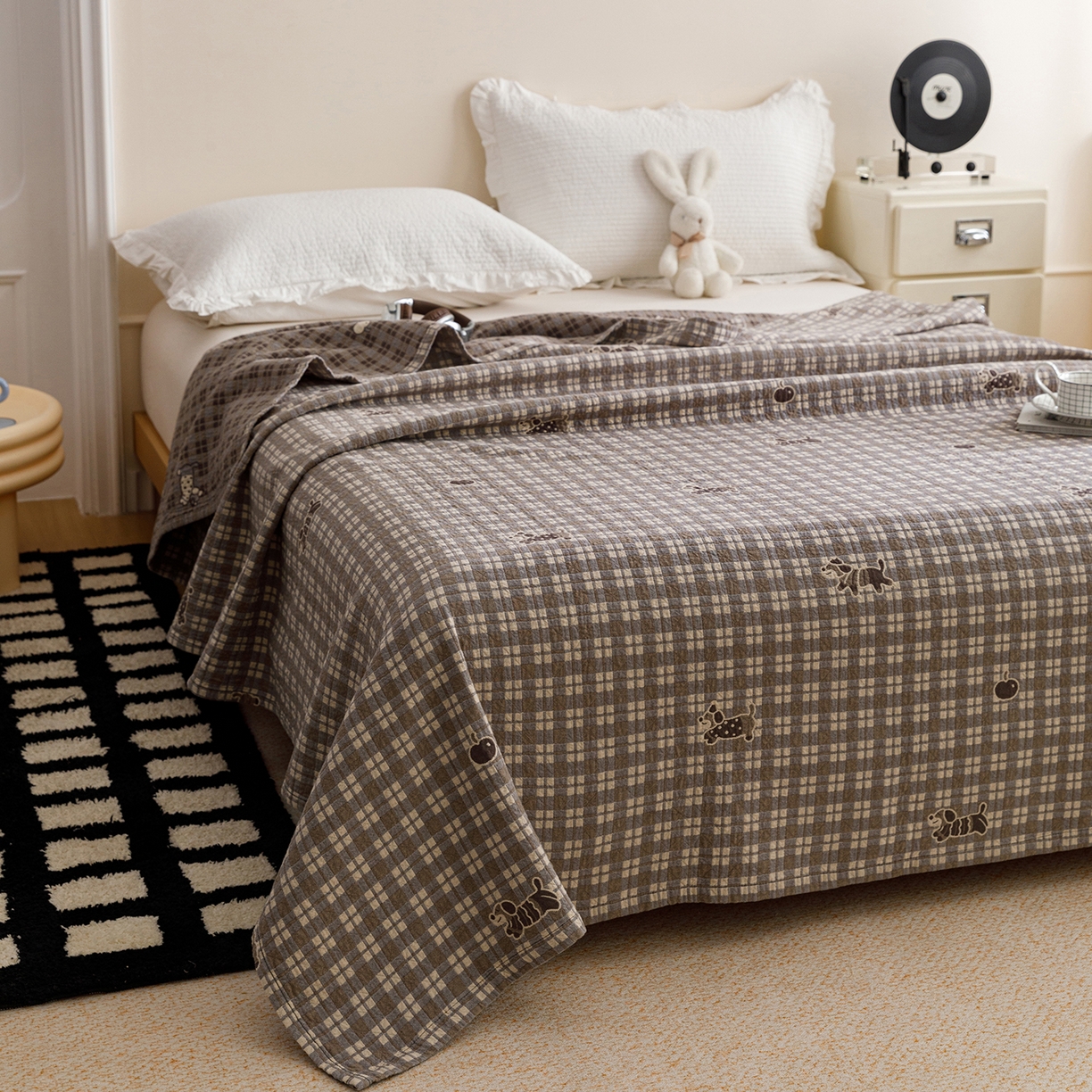 91家纺网 家纺一手货源 找家纺 悦然毛巾被 2026春夏新款水洗色织提花全棉纯棉纱布毛巾被盖毯休闲夏被毛毯 深格小狗