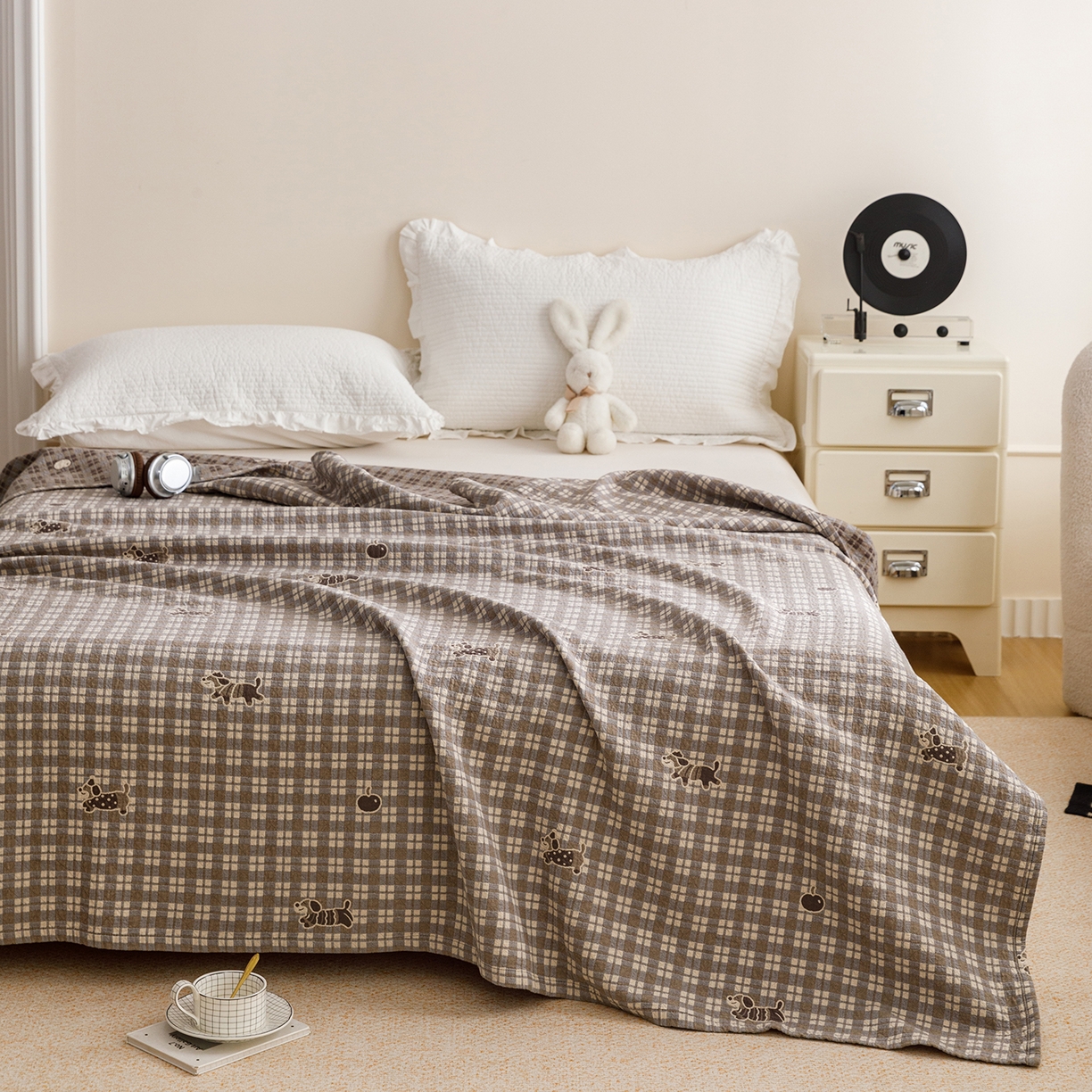 91家纺网 家纺一手货源 找家纺 悦然毛巾被 2026春夏新款水洗色织提花全棉纯棉纱布毛巾被盖毯休闲夏被毛毯 深格小狗