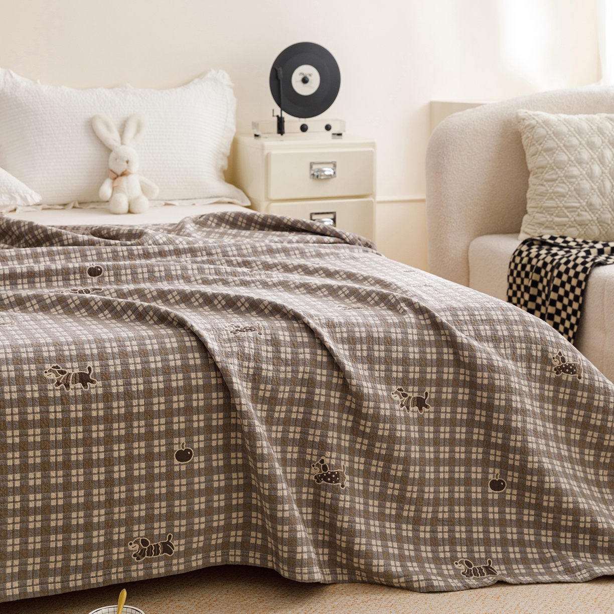 91家纺网 家纺一手货源 找家纺 悦然毛巾被 2026春夏新款水洗色织提花全棉纯棉纱布毛巾被盖毯休闲夏被毛毯 深格小狗