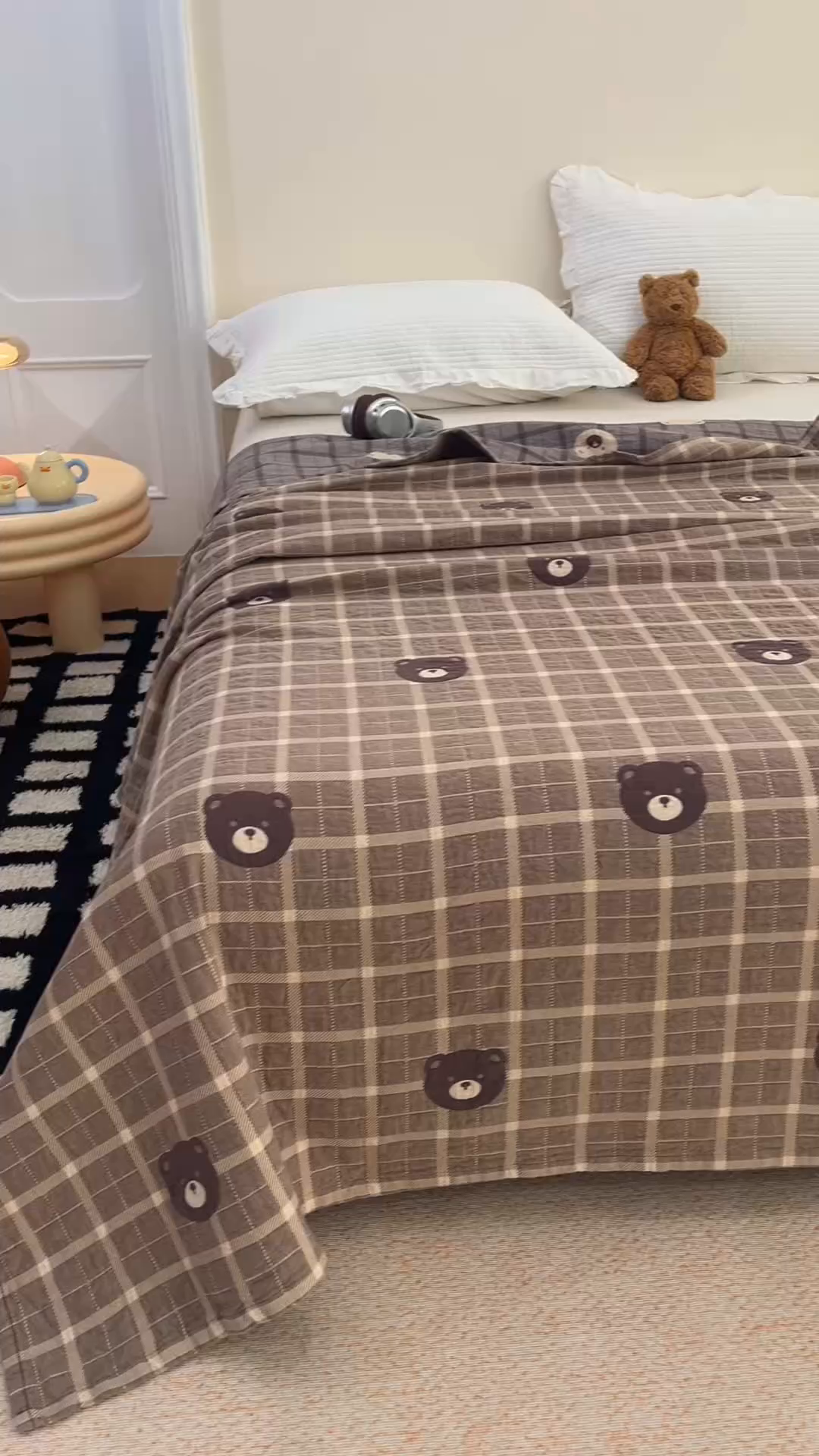 91家纺网 家纺一手货源 找家纺 悦然毛巾被 2026春夏新款水洗色织提花全棉纯棉纱布毛巾被盖毯休闲夏被毛毯 棕格熊语