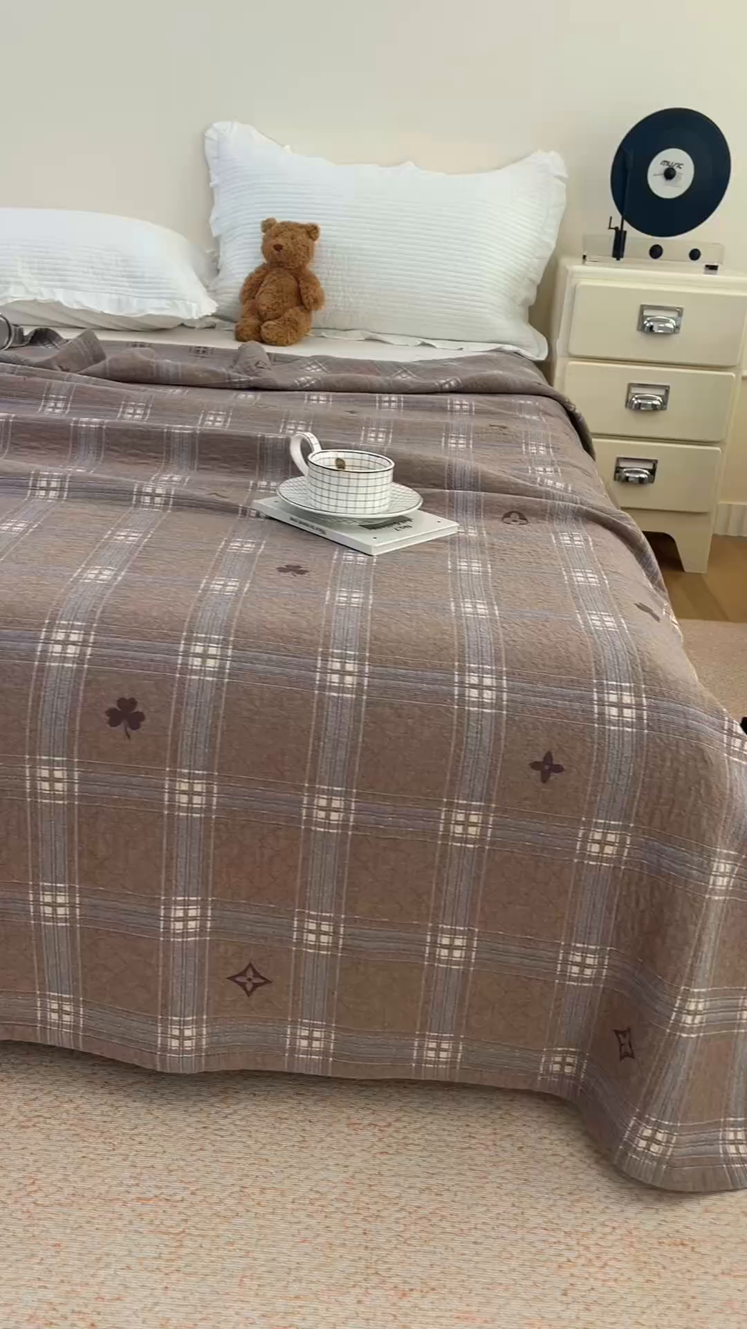 91家纺网 家纺一手货源 找家纺 悦然毛巾被 2026春夏新款水洗色织提花全棉纯棉纱布毛巾被盖毯休闲夏被毛毯 棕格星芒