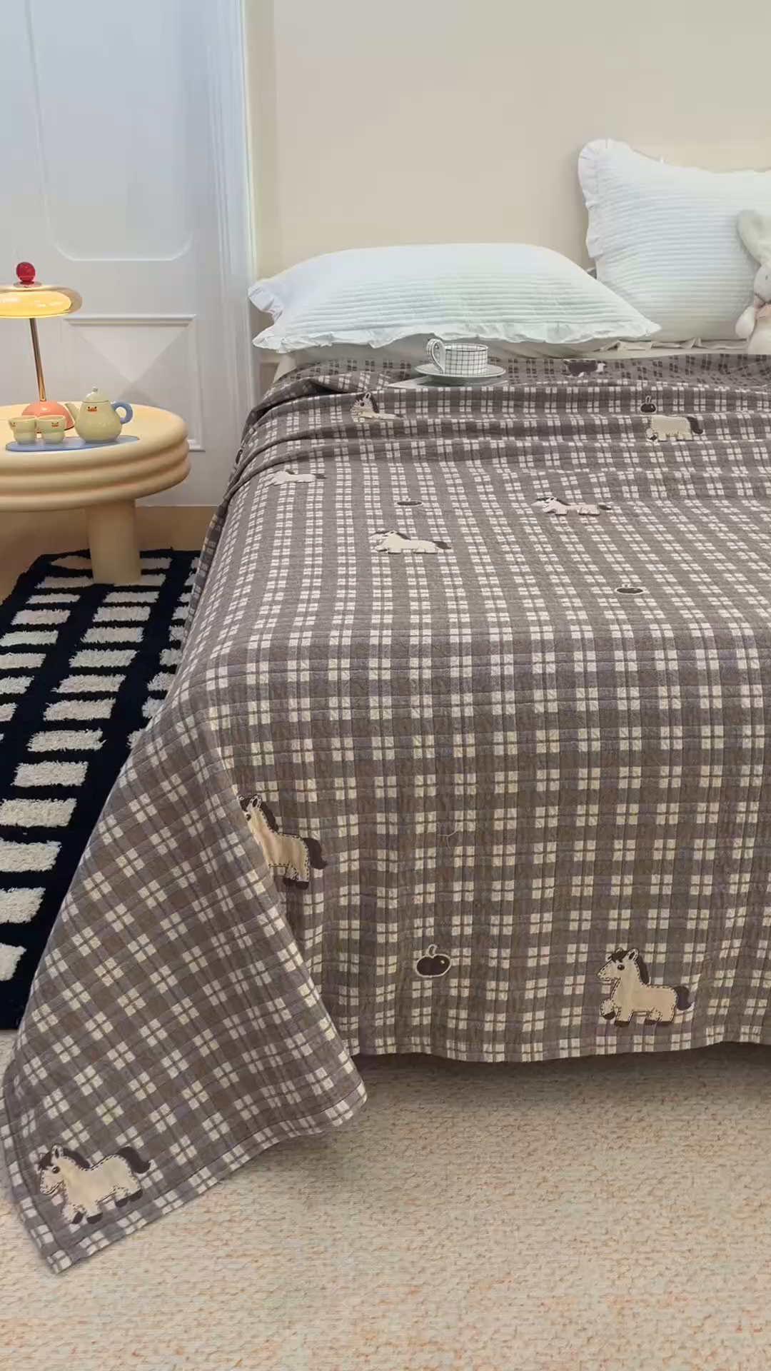 91家纺网 家纺一手货源 找家纺 悦然毛巾被 2026春夏新款水洗色织提花全棉纯棉纱布毛巾被盖毯休闲夏被毛毯 深格萌马