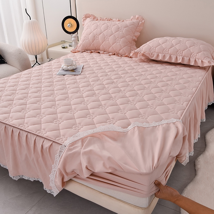 91家纺网 家纺一手货源 找家纺 乐蔻家纺 2026春夏新款A类磨毛原棉防水隔尿太阳花床裙床笠床笠单件 太阳花防水-柔粉