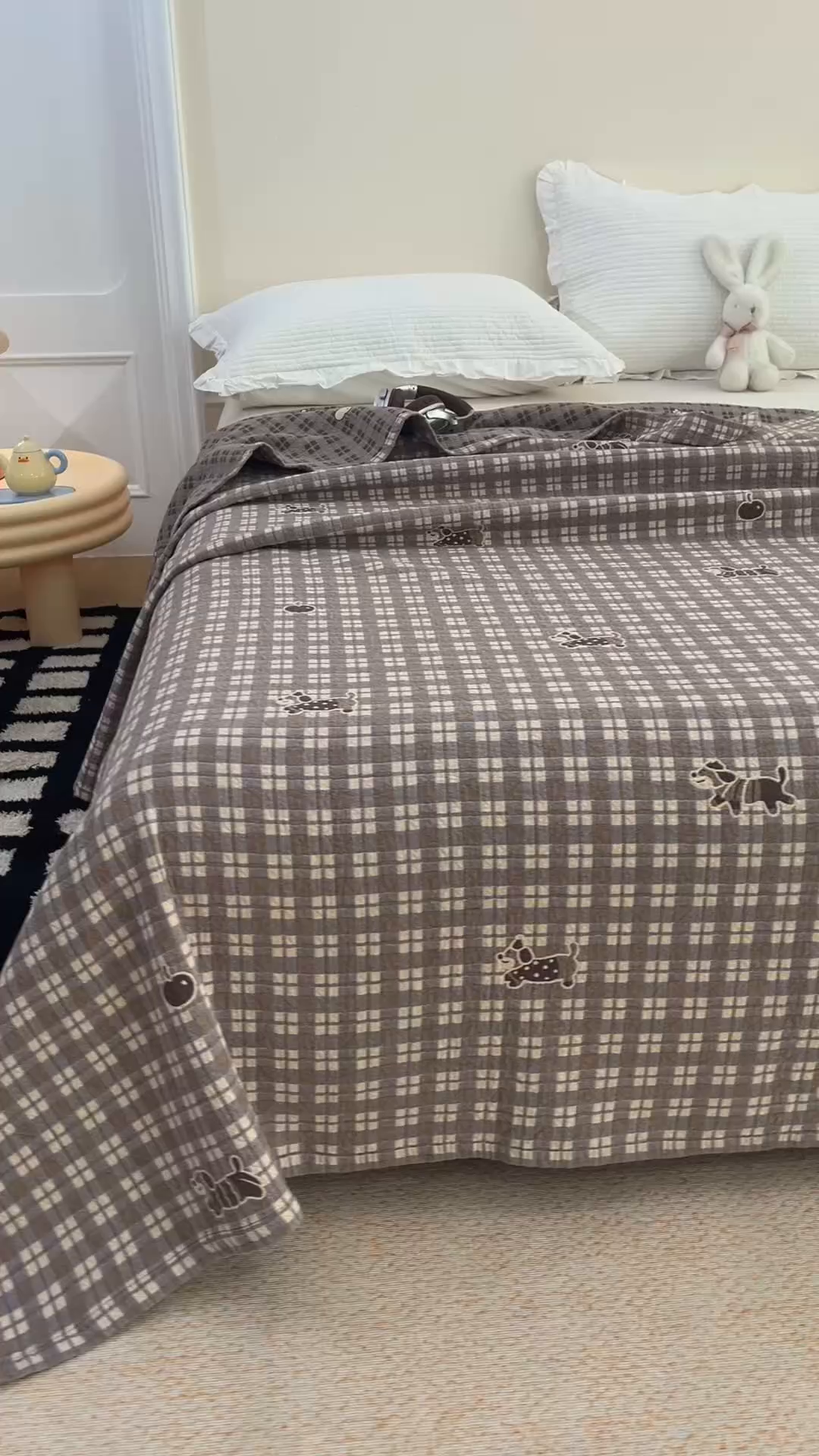 91家纺网 家纺一手货源 找家纺 悦然毛巾被 2026春夏新款水洗色织提花全棉纯棉纱布毛巾被盖毯休闲夏被毛毯 深格小狗