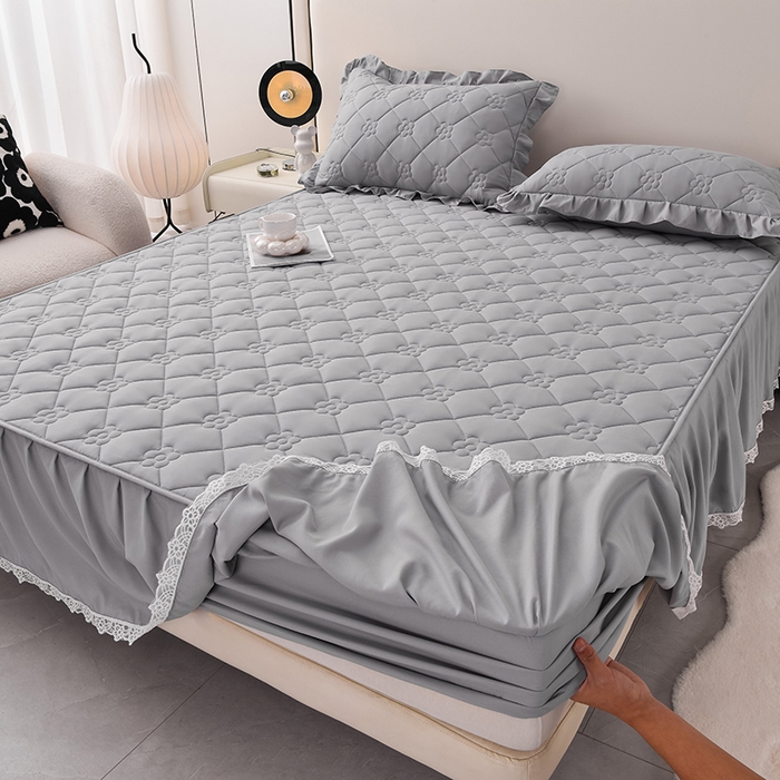 91家纺网 家纺一手货源 找家纺 乐蔻家纺 2026春夏新款A类磨毛原棉防水隔尿太阳花床裙床笠床笠单件 太阳花防水-夜灰