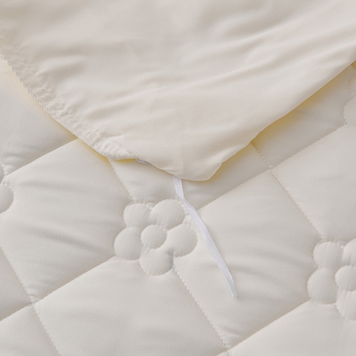 91家纺网 家纺一手货源 找家纺 乐蔻家纺 2026春夏新款A类磨毛原棉防水隔尿太阳花床裙床笠床笠单件 太阳花防水-本白