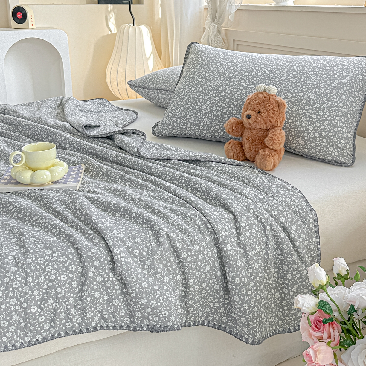 91家纺网 家纺一手货源 找家纺 归属 2026新款A类小碎花贝壳绣皱皱棉夏被夏凉被空调被 朵真灰