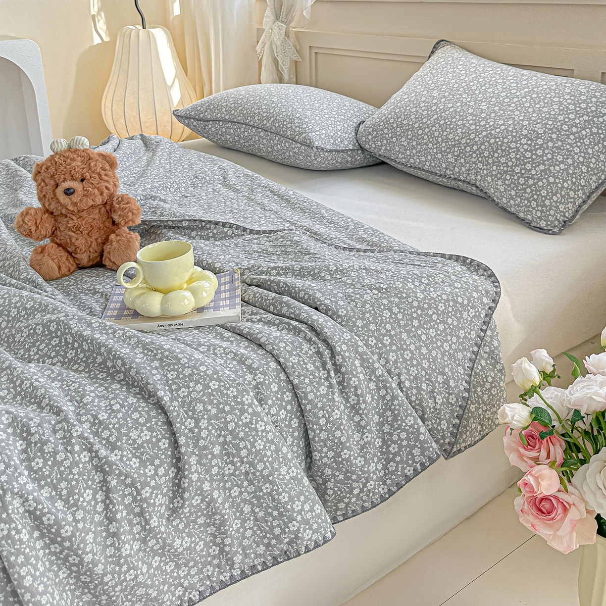 91家纺网 家纺一手货源 找家纺 归属 2026新款A类小碎花贝壳绣皱皱棉夏被夏凉被空调被 朵真灰