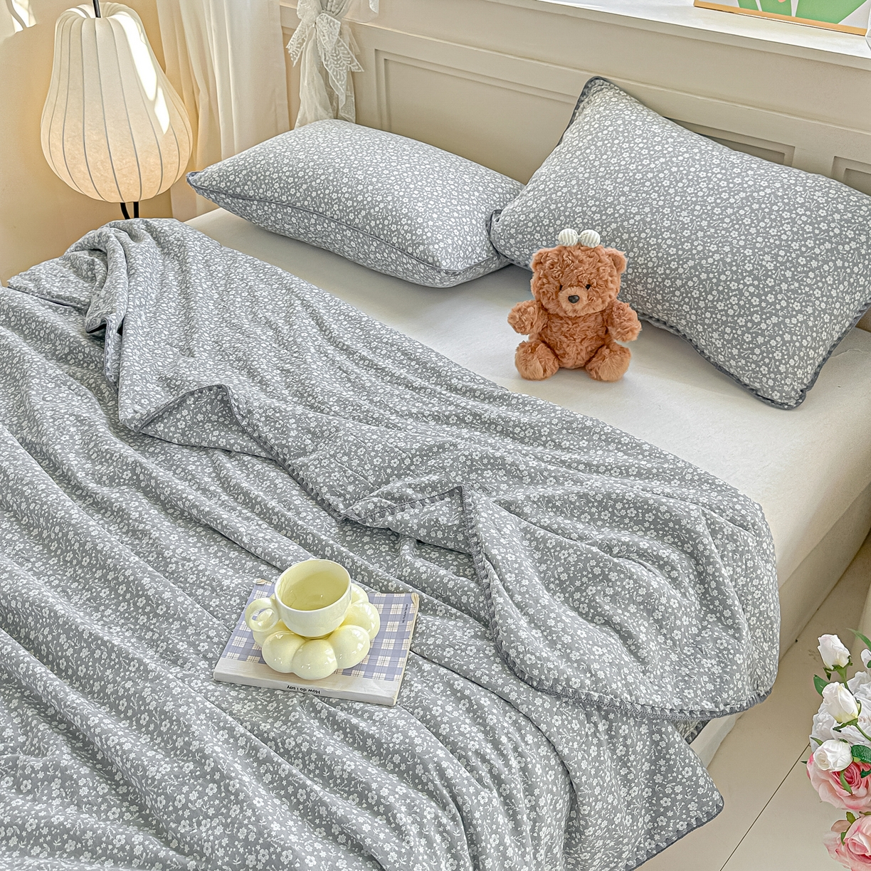91家纺网 家纺一手货源 找家纺 归属 2026新款A类小碎花贝壳绣皱皱棉夏被夏凉被空调被 朵真灰