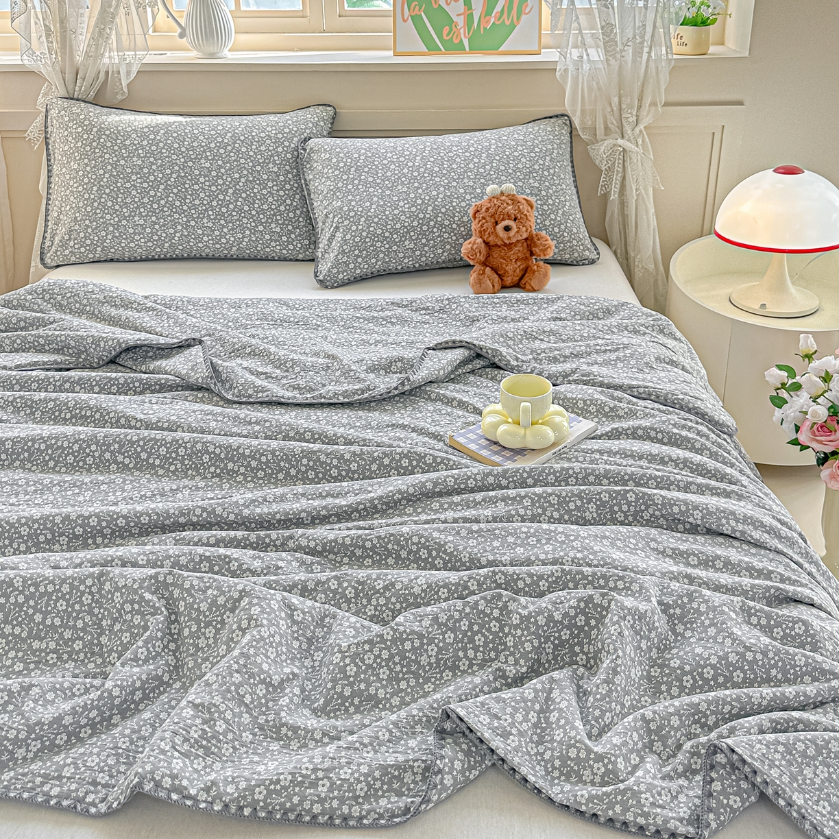 91家纺网 家纺一手货源 找家纺 归属 2026新款A类小碎花贝壳绣皱皱棉夏被夏凉被空调被 朵真灰