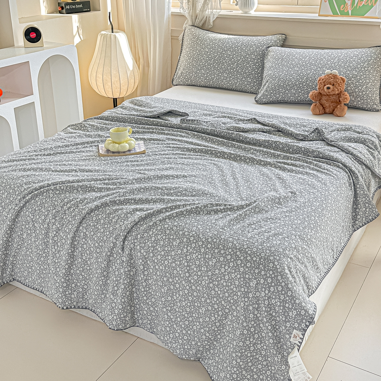 91家纺网 家纺一手货源 找家纺 归属 2026新款A类小碎花贝壳绣皱皱棉夏被夏凉被空调被 朵真灰