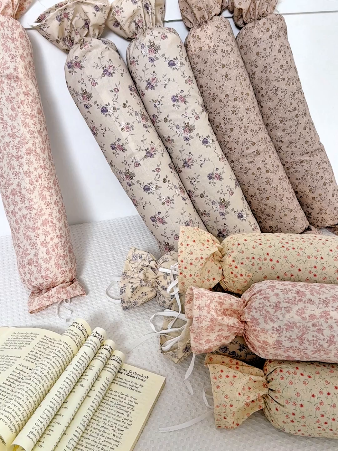 91家纺网 家纺一手货源 找家纺 （总）仁宇枕业 2026新款新品全棉小碎花糖果枕头圆形颈椎荞麦枕头枕芯