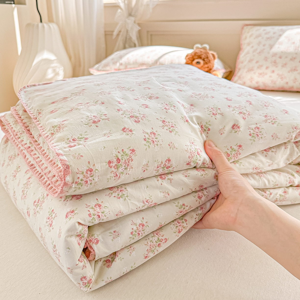 91家纺网 家纺一手货源 找家纺 归属 2026新款A类小碎花贝壳绣皱皱棉夏被夏凉被空调被 花莳