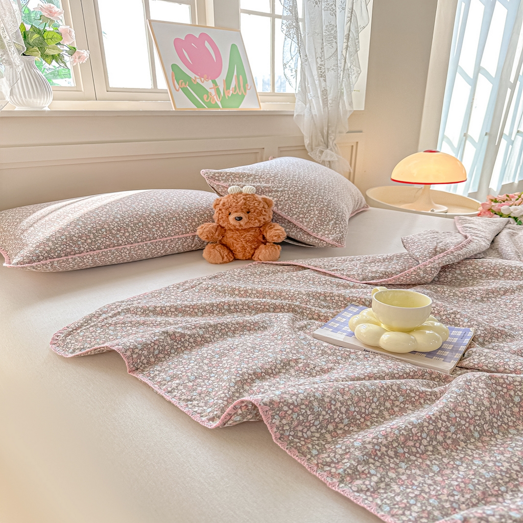 91家纺网 家纺一手货源 找家纺 归属 2026新款A类小碎花贝壳绣皱皱棉夏被夏凉被空调被 千叶密语