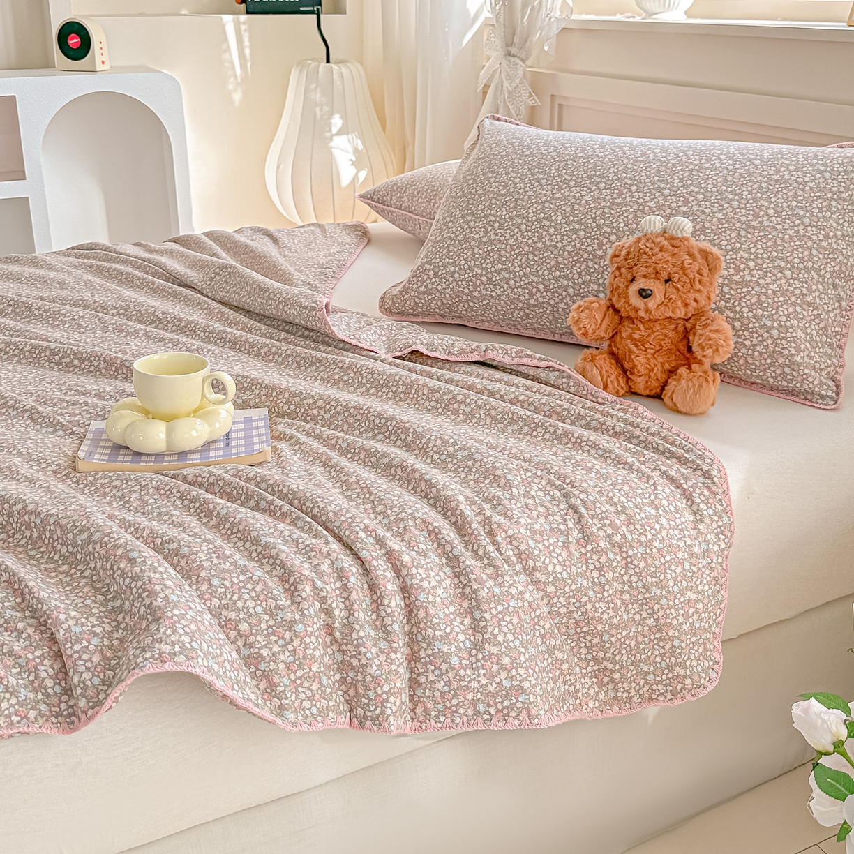 91家纺网 家纺一手货源 找家纺 归属 2026新款A类小碎花贝壳绣皱皱棉夏被夏凉被空调被 千叶密语