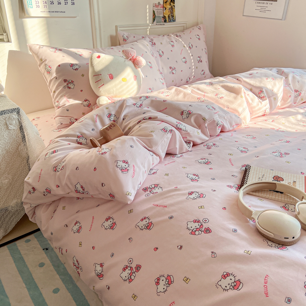 91家纺网 家纺一手货源 找家纺 耀悦家纺 2026新款纯棉四件套正版授权三丽鸥卡通床单床笠被套枕套 Hello Kitty电话