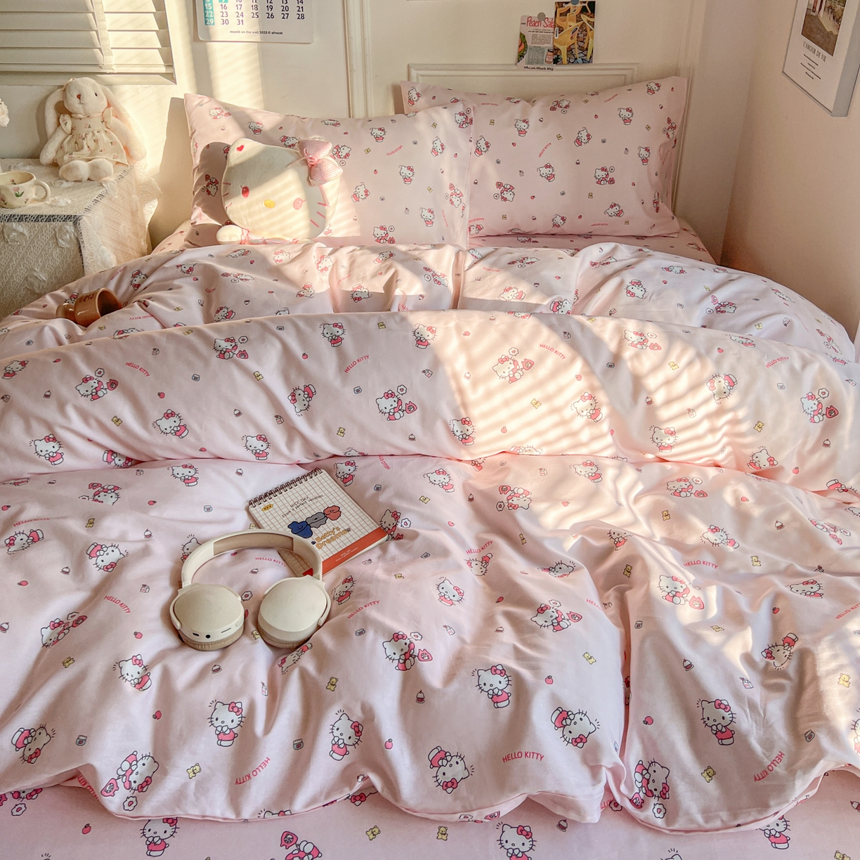 91家纺网 家纺一手货源 找家纺 耀悦家纺 2026新款纯棉四件套正版授权三丽鸥卡通床单床笠被套枕套 Hello Kitty电话