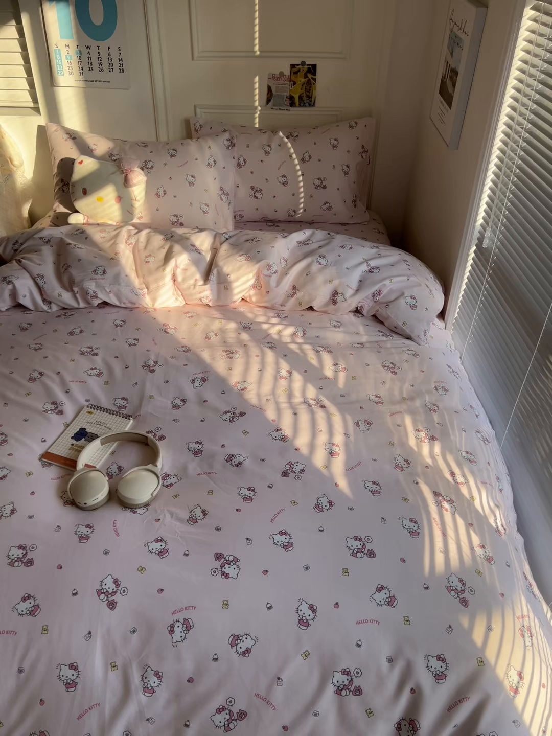 91家纺网 家纺一手货源 找家纺 耀悦家纺 2026新款纯棉四件套正版授权三丽鸥卡通床单床笠被套枕套 Hello Kitty电话