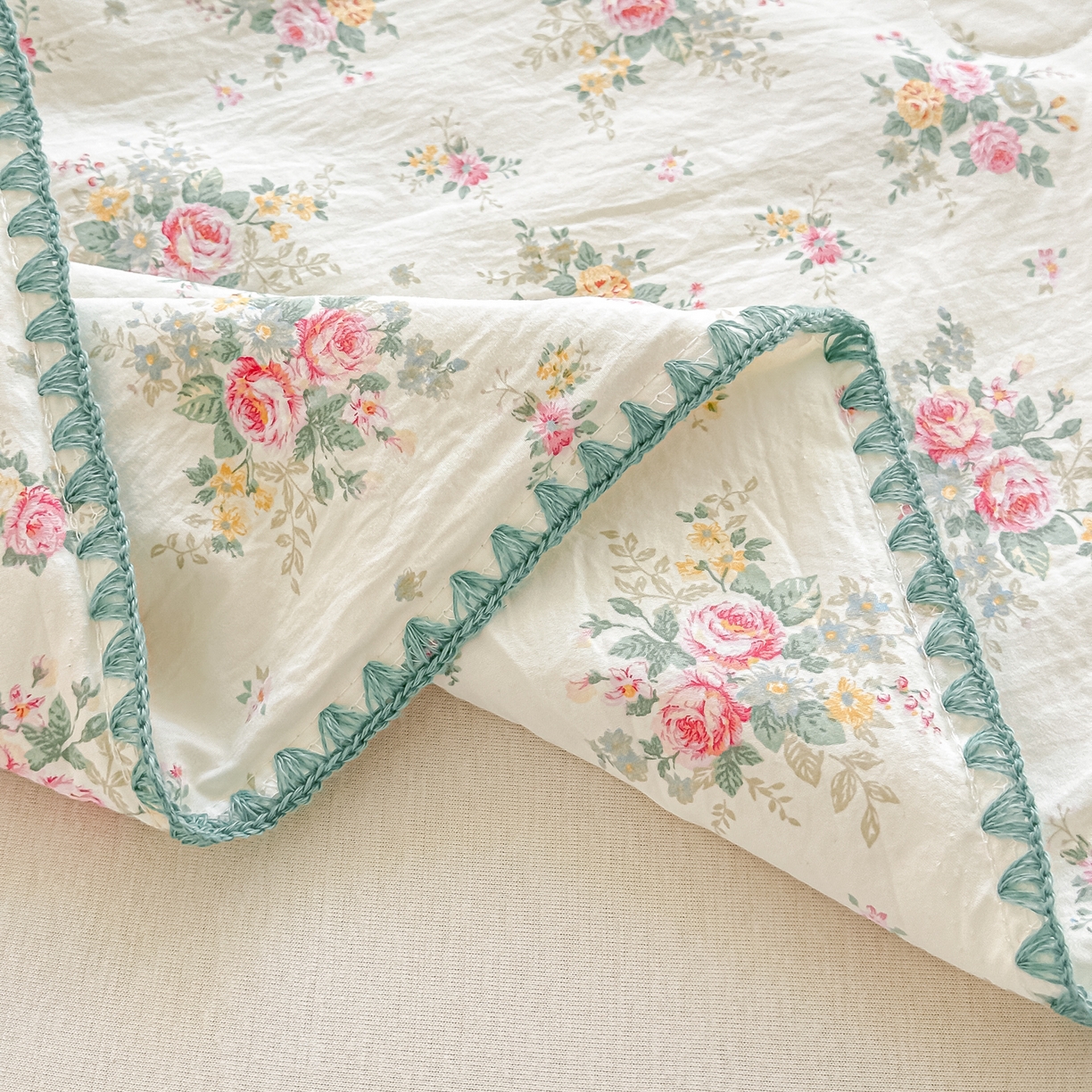 91家纺网 家纺一手货源 找家纺 归属 2026新款A类小碎花贝壳绣皱皱棉夏被夏凉被空调被 有杏