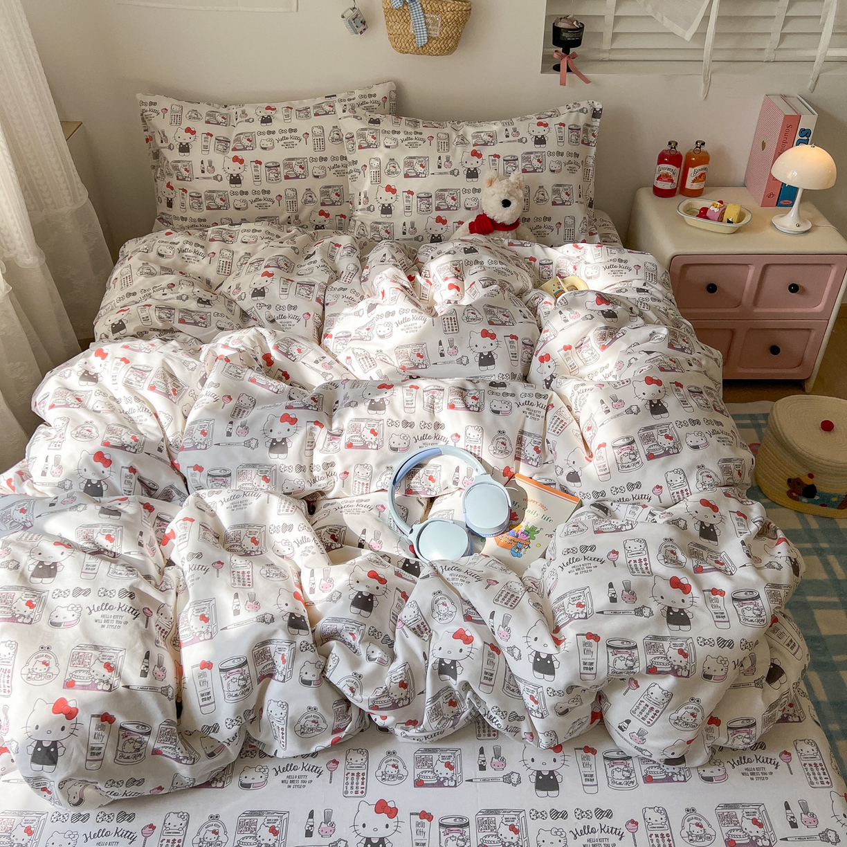91家纺网 家纺一手货源 找家纺 耀悦家纺 2026新款纯棉四件套正版授权三丽鸥卡通床单床笠被套枕套 Hello Kitty都市