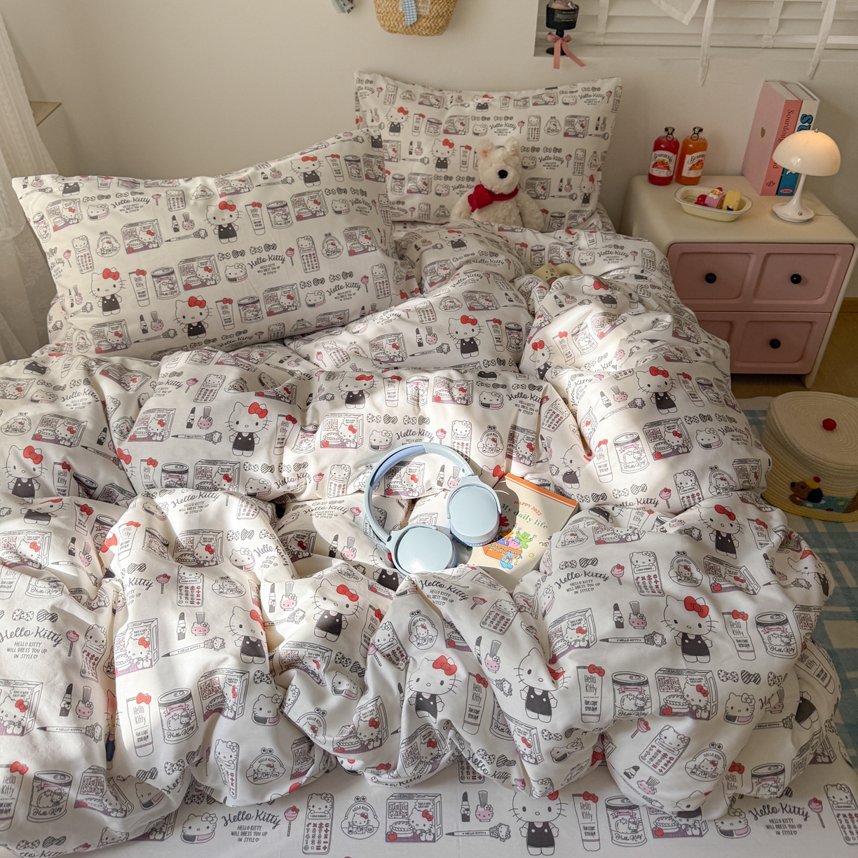 91家纺网 家纺一手货源 找家纺 耀悦家纺 2026新款纯棉四件套正版授权三丽鸥卡通床单床笠被套枕套 Hello Kitty都市