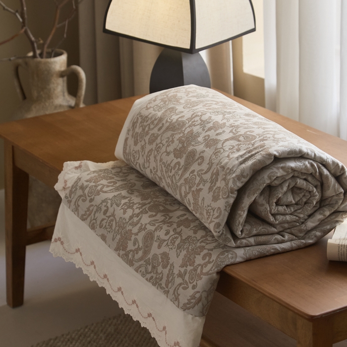 91家纺网 家纺一手货源 找家纺 大彩家居 2026新款全棉提花棉麻夏被夏凉被空调被 流沙印记