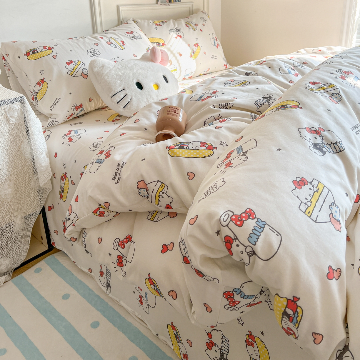 91家纺网 家纺一手货源 找家纺 耀悦家纺 2026新款纯棉四件套正版授权三丽鸥卡通床单床笠被套枕套 Hello Kitty牛奶