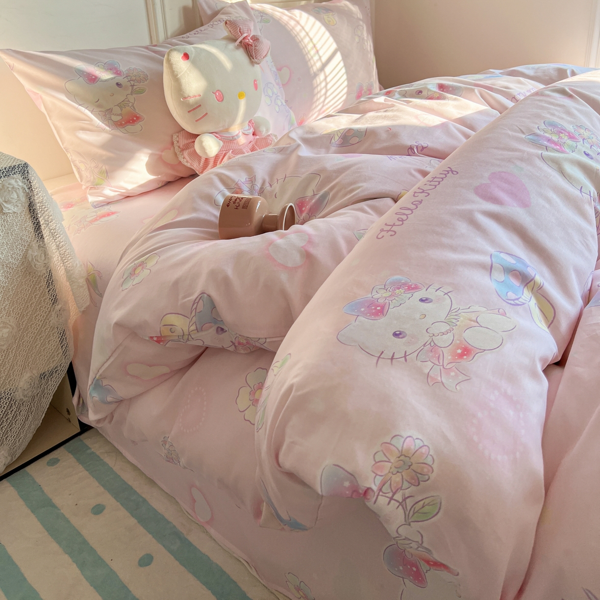 91家纺网 家纺一手货源 找家纺 耀悦家纺 2026新款纯棉四件套正版授权三丽鸥卡通床单床笠被套枕套 Hello Kitty仙草
