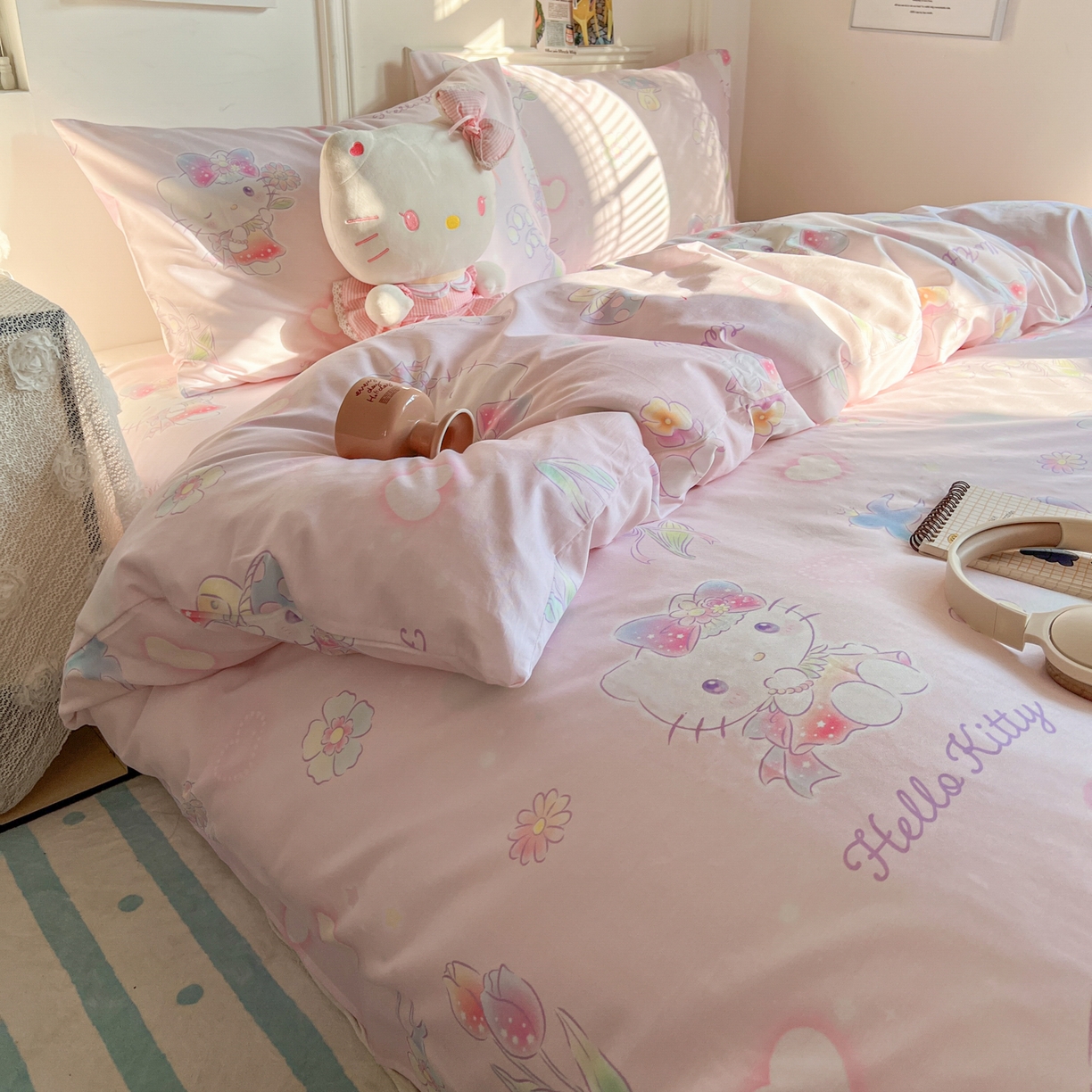91家纺网 家纺一手货源 找家纺 耀悦家纺 2026新款纯棉四件套正版授权三丽鸥卡通床单床笠被套枕套 Hello Kitty仙草