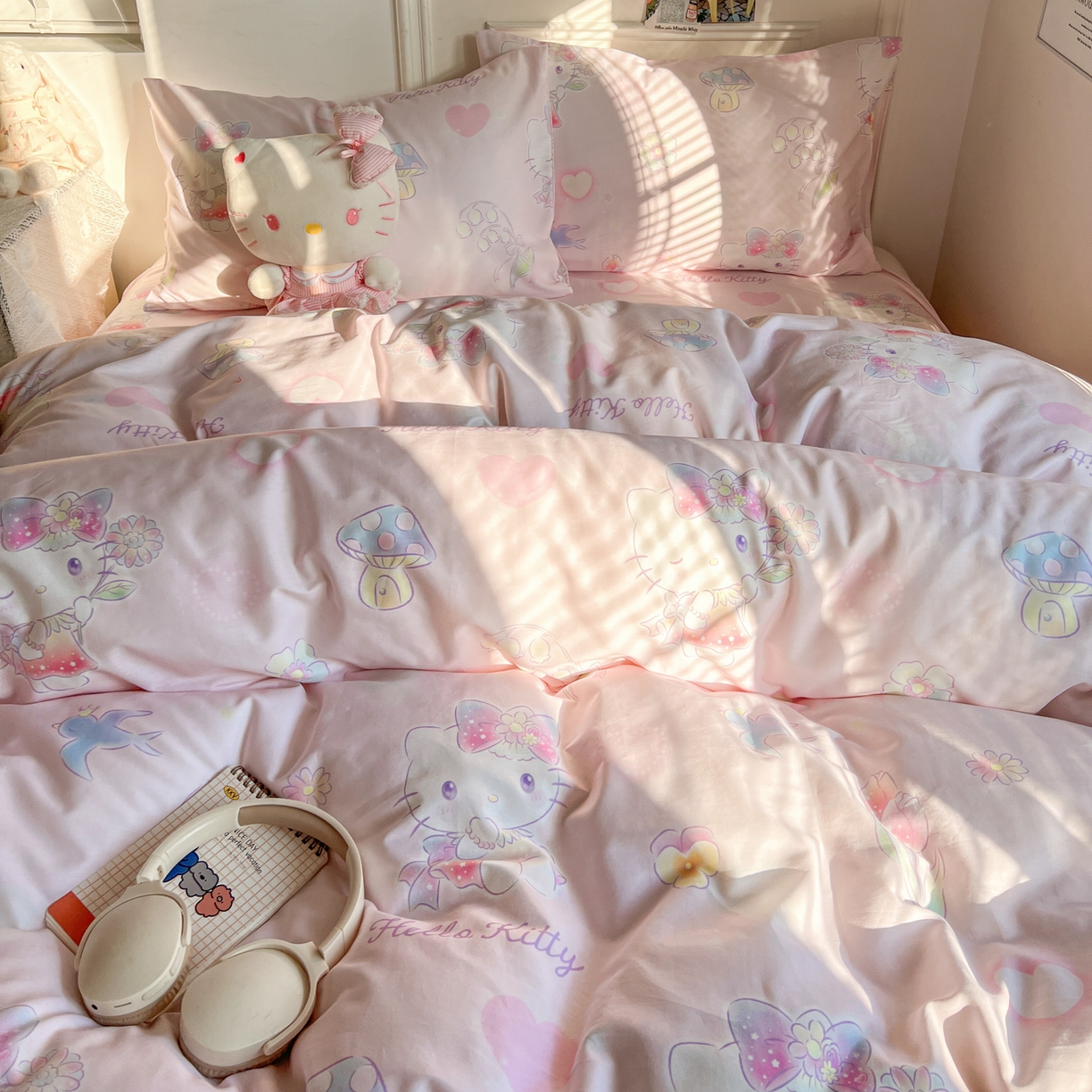 91家纺网 家纺一手货源 找家纺 耀悦家纺 2026新款纯棉四件套正版授权三丽鸥卡通床单床笠被套枕套 Hello Kitty仙草